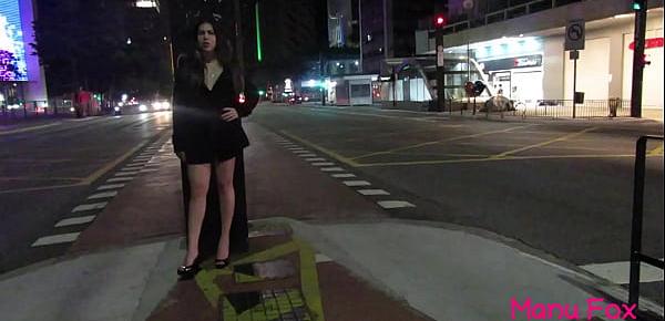  Atriz pornô Manu Fox nua e tocando siririca na Avenida Paulista